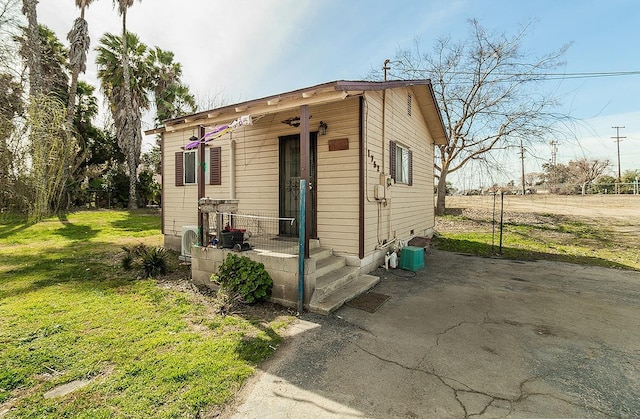 view of outdoor structure with driveway and central AC