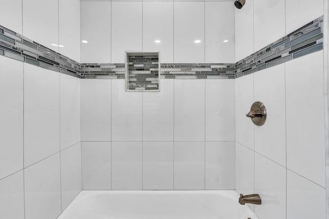 506 W Terrace Ave, Fresno, CA 93705 - bathroom with shower / bathtub combination