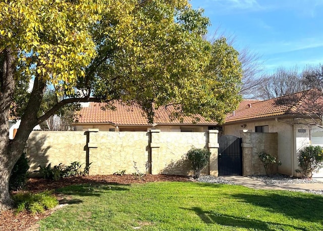 view of yard featuring a gate and fence