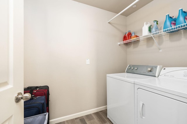 3384 Amanecer Ave, Clovis, CA 93619 - clothes washing area featuring independent washer and dryer, light wood-style floors, and baseboards