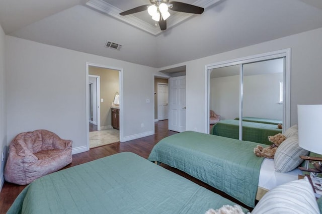 bedroom with baseboards, visible vents, a ceiling fan, dark wood-type flooring, and a closet