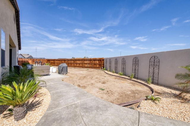 6375 E Millie Dr, Fresno, CA 93727 - fenced backyard featuring a patio area