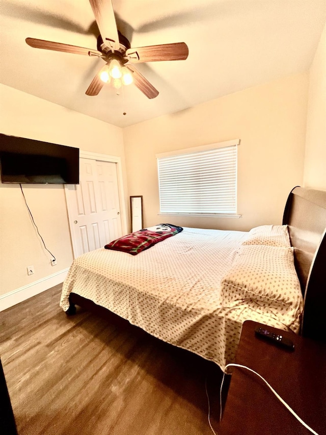 bedroom featuring a ceiling fan, a closet, and baseboards