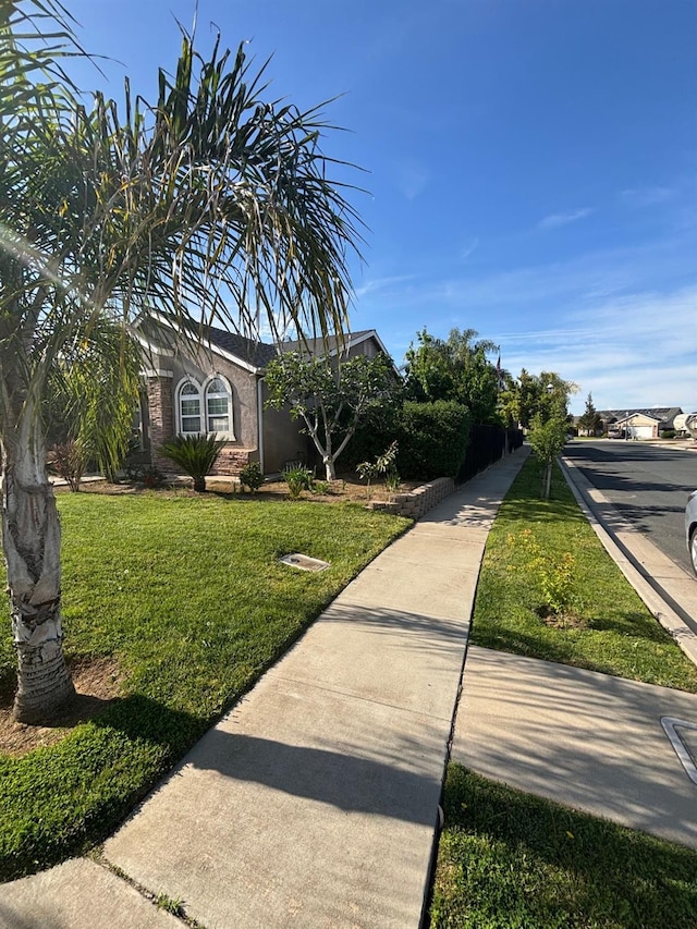 2136 Florence Ave, Sanger, CA 93657 - view of front of property featuring a front lawn