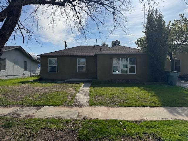 view of front of house with a front lawn and stucco siding