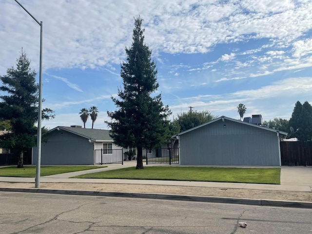 view of front of house with fence and a front lawn