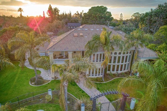 view of aerial view at dusk