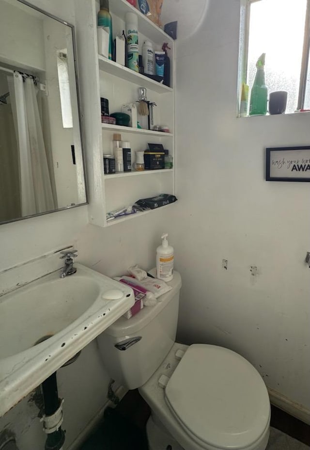 385 N San Pablo Ave, Fresno, CA 93701 - bathroom featuring toilet and curtained shower