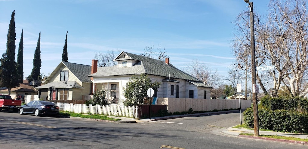 view of front of home featuring a fenced front yard and a residential view