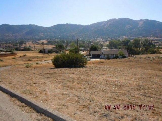 Listing photo 3 for 20125 Sears Dr, Tehachapi CA 93561