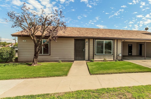 ranch-style home with a front yard