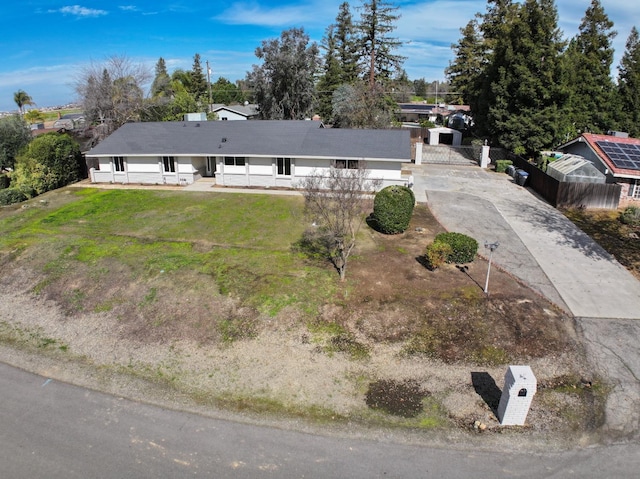 view of front of house featuring driveway, fence private yard, and a front yard