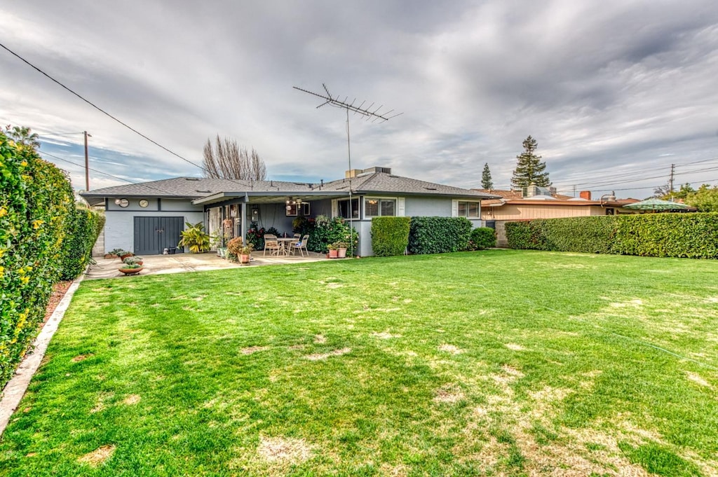1136 W Weldon Ave, Fresno, CA 93705 - exterior space with a patio area, fence, and a lawn