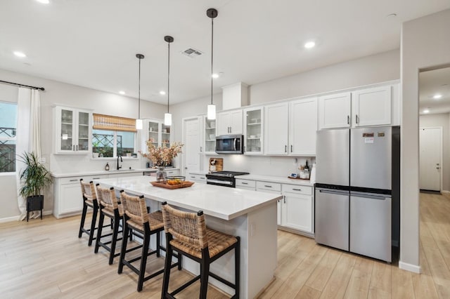 570 Laurel Crest Ave, Madera, CA 93636 - kitchen featuring stainless steel appliances, light wood-style flooring, white cabinetry, and recessed lighting
