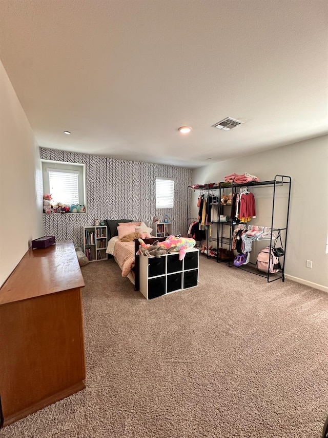 living area featuring baseboards, visible vents, and carpet flooring