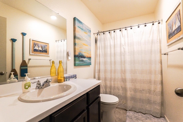 full bathroom with toilet, a shower with shower curtain, and vanity