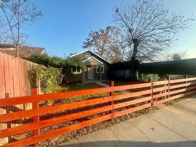 view of front facade with a fenced front yard