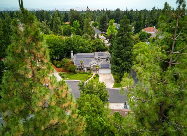 birds eye view of property featuring a forest view