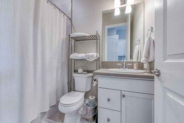 bathroom with a shower with shower curtain, vanity, and toilet