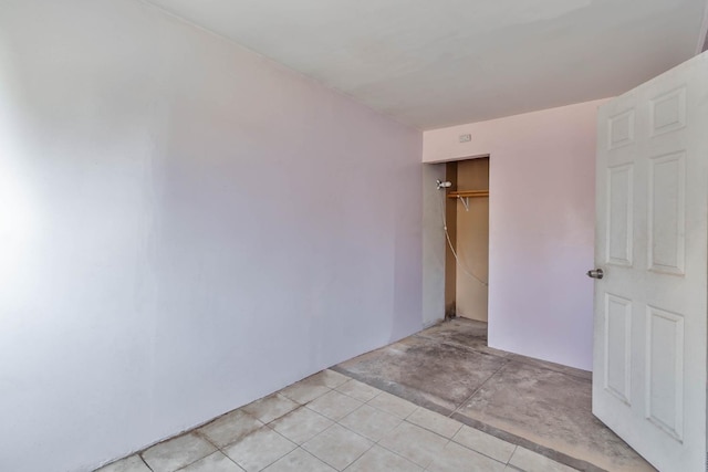 unfurnished bedroom featuring a closet