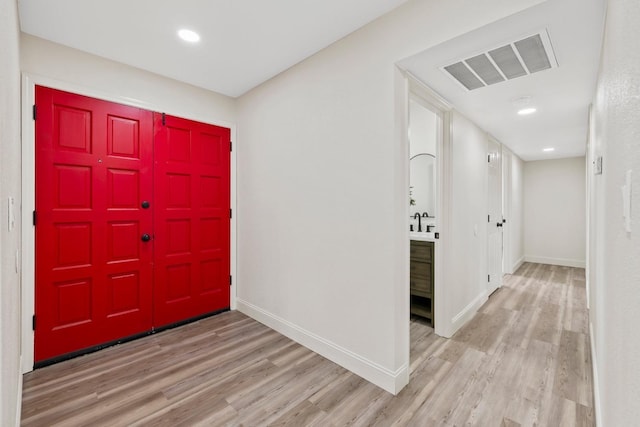 foyer featuring recessed lighting, wood finished floors, visible vents, and baseboards