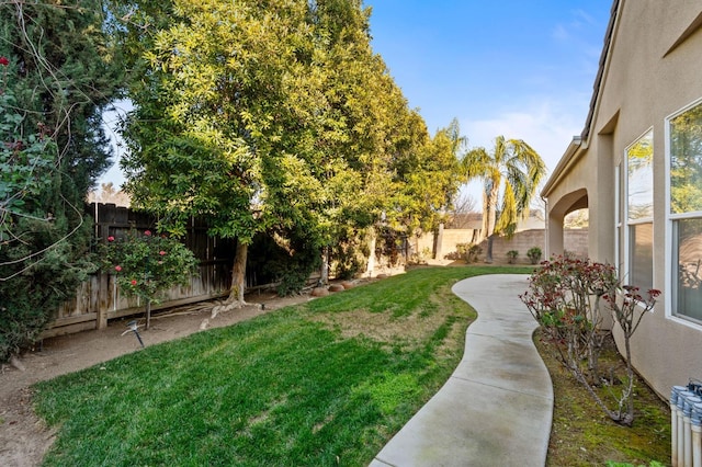 view of yard featuring a fenced backyard