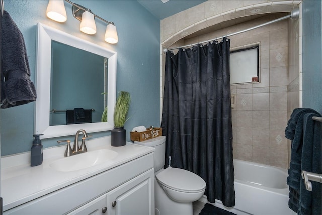 29598 Jim Bowie Ct, Coarsegold, CA 93614 - bathroom with toilet, shower / bath combo, and vanity