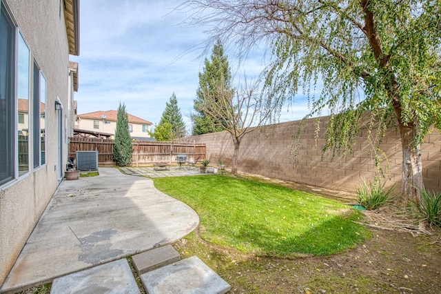 4466 W Artemisa Dr, Fresno, CA 93722 - view of yard featuring a patio, a fenced backyard, and cooling unit