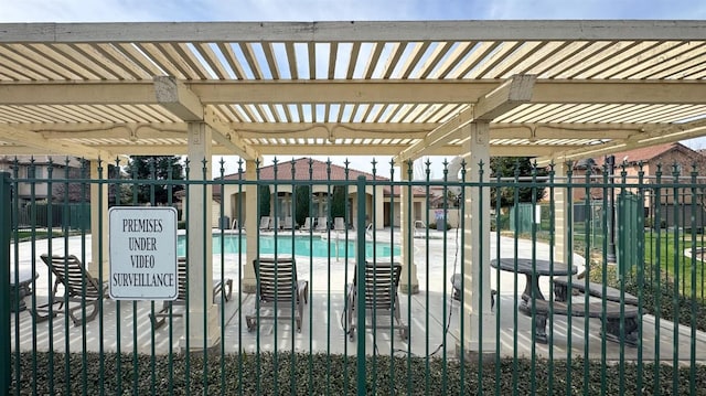 4466 W Artemisa Dr, Fresno, CA 93722 - view of pool with fence