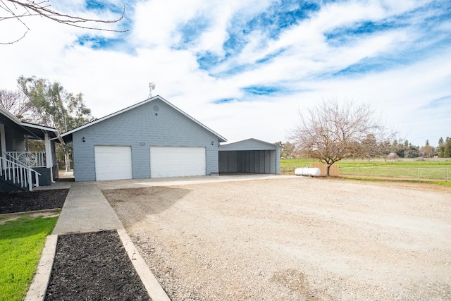 garage featuring dirt driveway