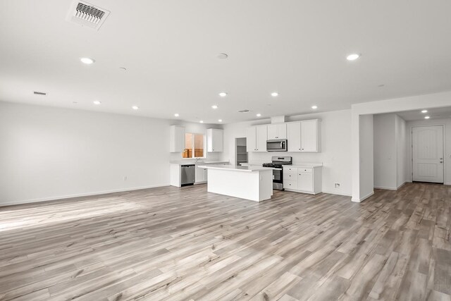 kitchen with visible vents, open floor plan, appliances with stainless steel finishes, and recessed lighting