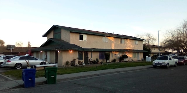 view of front facade with stucco siding