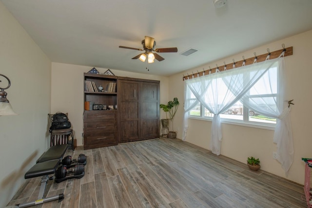 entrance foyer featuring light wood-style floors, visible vents, and a ceiling fan