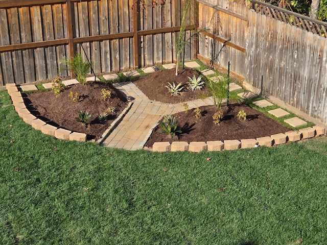 view of yard featuring a fenced backyard