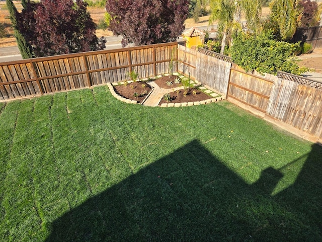 view of yard featuring a fenced backyard