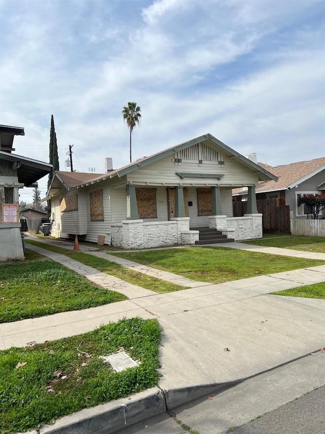 view of front of home with fence and a front yard