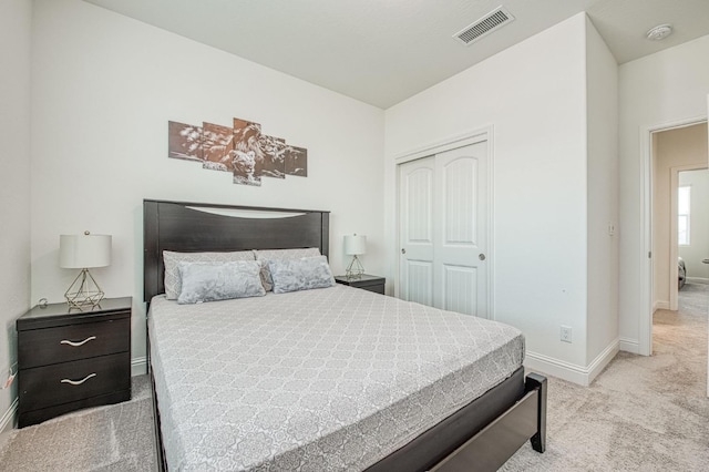 bedroom with baseboards, carpet, visible vents, and a closet