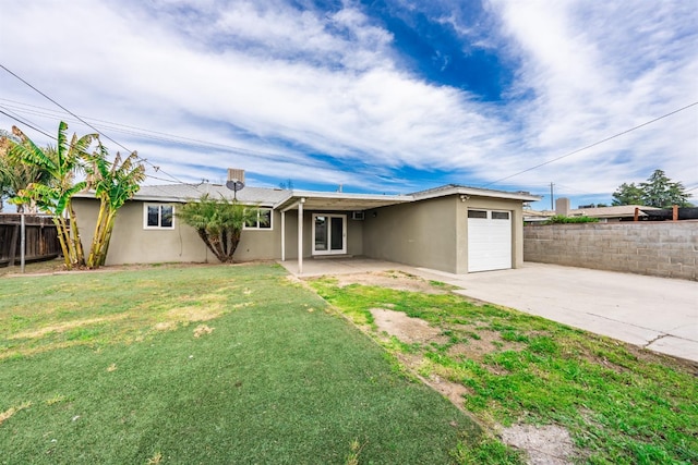 ranch-style home with stucco siding, concrete driveway, a front lawn, and fence