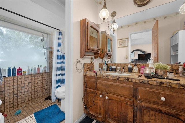 full bathroom featuring vanity, toilet, and a shower with curtain