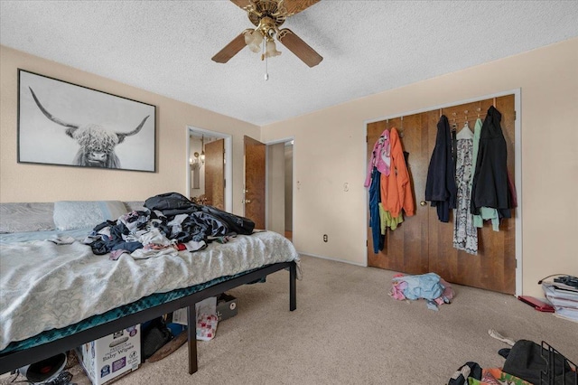 bedroom with a closet, a textured ceiling, a ceiling fan, and carpet flooring