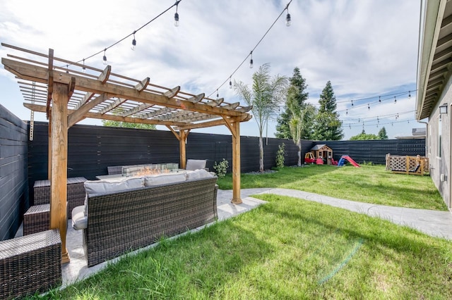 view of yard featuring outdoor lounge area, a fenced backyard, and a pergola