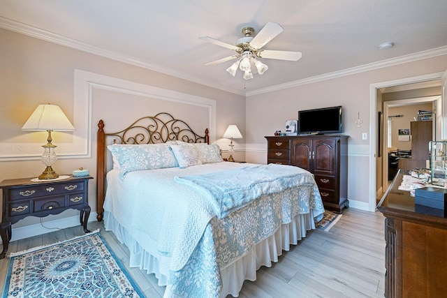 bedroom with light wood-style floors, baseboards, ornamental molding, and a ceiling fan