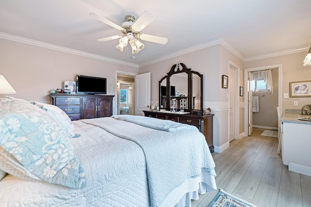 bedroom featuring light wood-style floors, baseboards, a ceiling fan, and crown molding