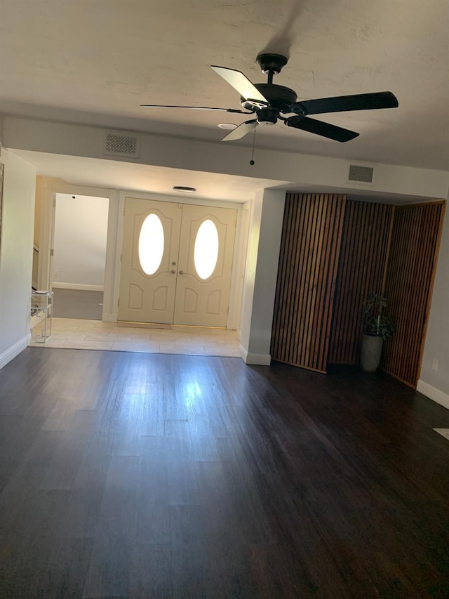 entrance foyer with ceiling fan, wood finished floors, visible vents, and baseboards