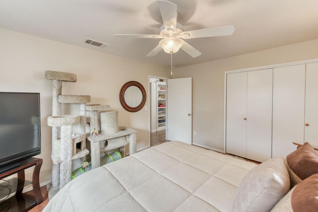 bedroom featuring visible vents, a closet, and ceiling fan