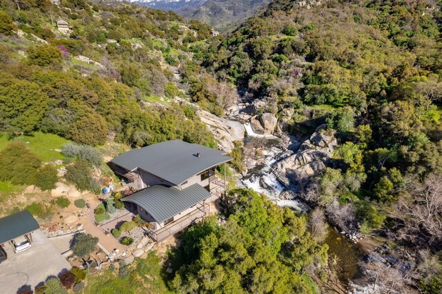 birds eye view of property featuring a wooded view