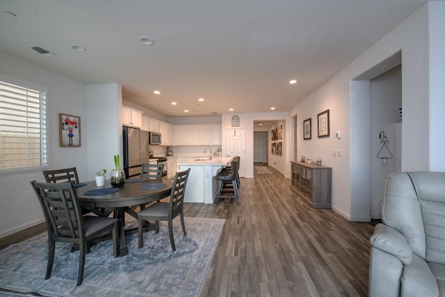 dining space featuring recessed lighting, visible vents, dark wood finished floors, and baseboards