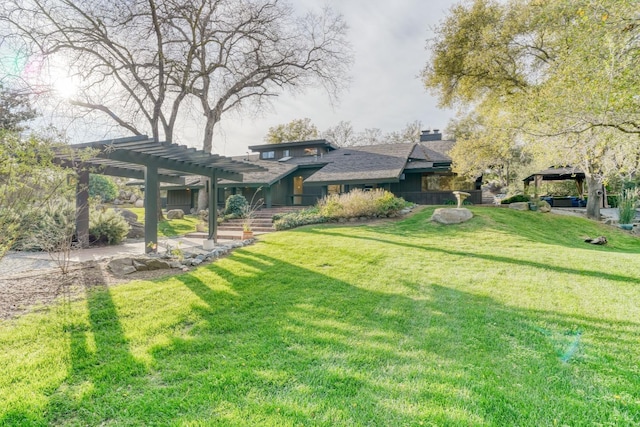 view of yard featuring a pergola