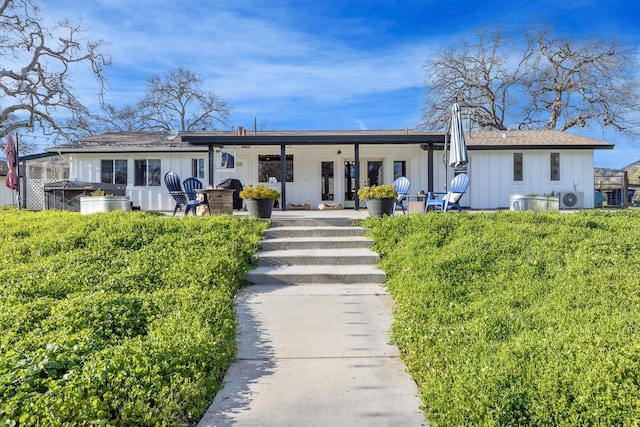 view of front of property featuring covered porch