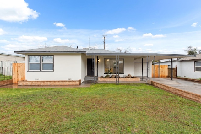 view of front of home featuring fence, crawl space, stucco siding, a carport, and a front yard